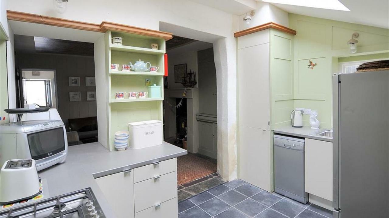 10 Cobb Terrace Villa Лайм Риджис Екстериор снимка